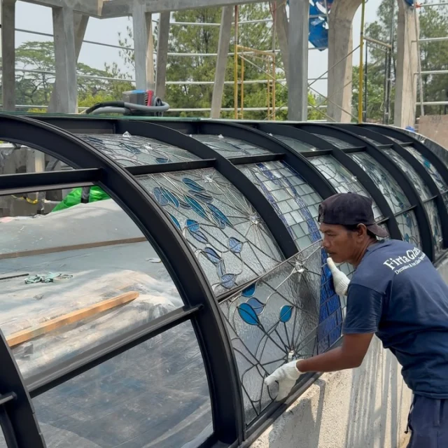 Part 11: Stained Glass Dome Installation Progress - Overall Dimensions: 10m (L) x 5m (W) x 1.2m (H).