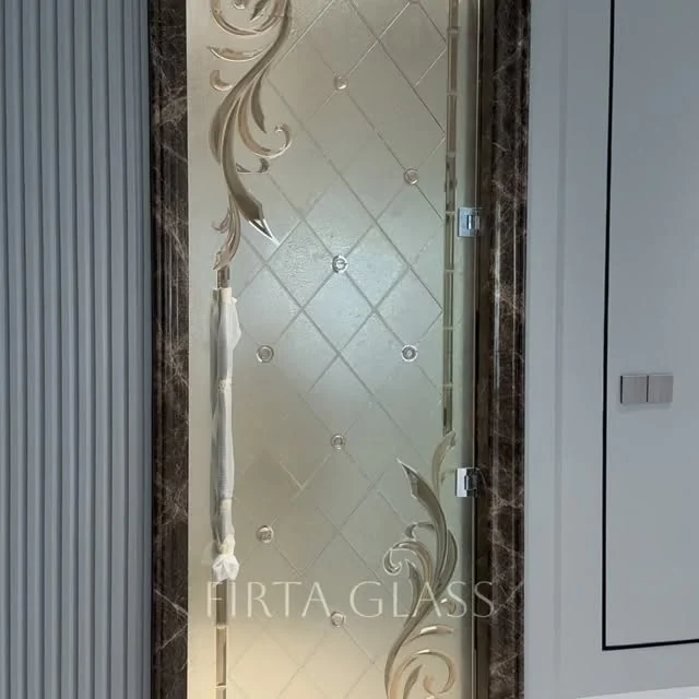 Pintu Kamar mandi Kaca Inlay permintaan khusus dari klien kami.