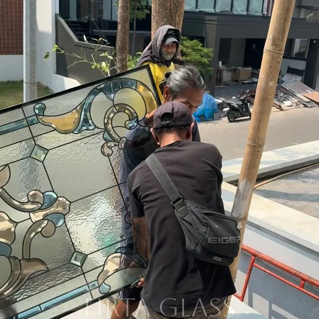 Pemasangan Kaca Patri oleh Team Firta Glass.
